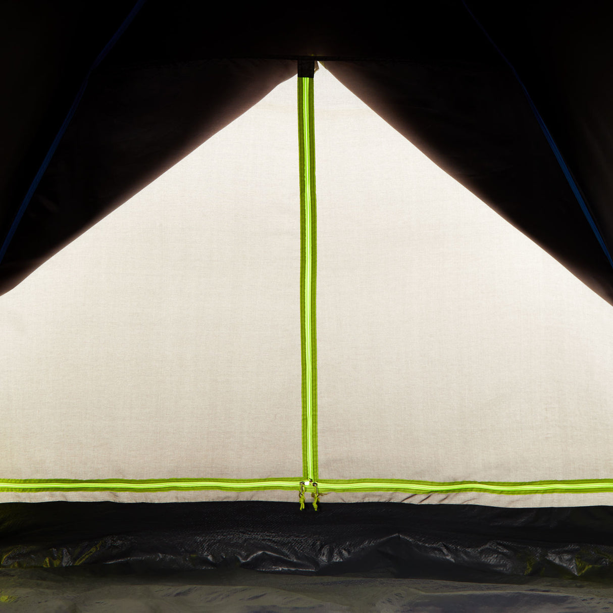 McKINLEY Vega 4 Person 40.4 Sleepwell Tent - Close up