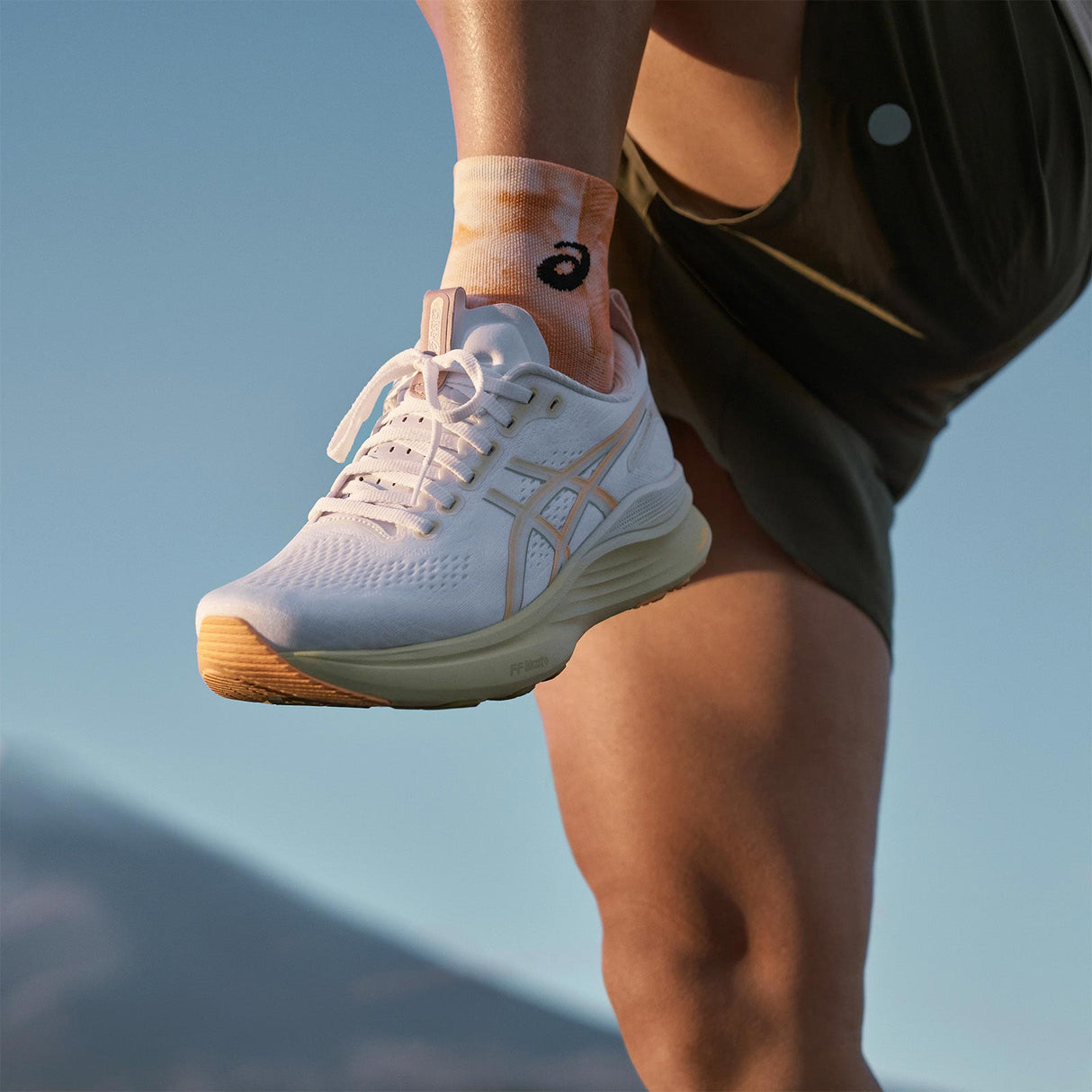 Asics GEL-KAYANO™ 32 Mens Running Shoes - Lifestyle View