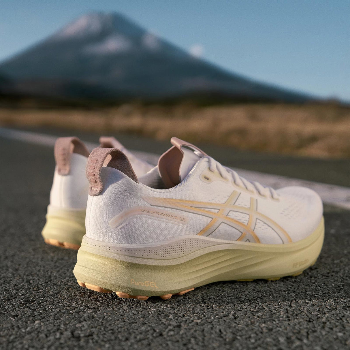 Asics GEL-KAYANO™ 32 Mens Running Shoes - Lifestyle View
