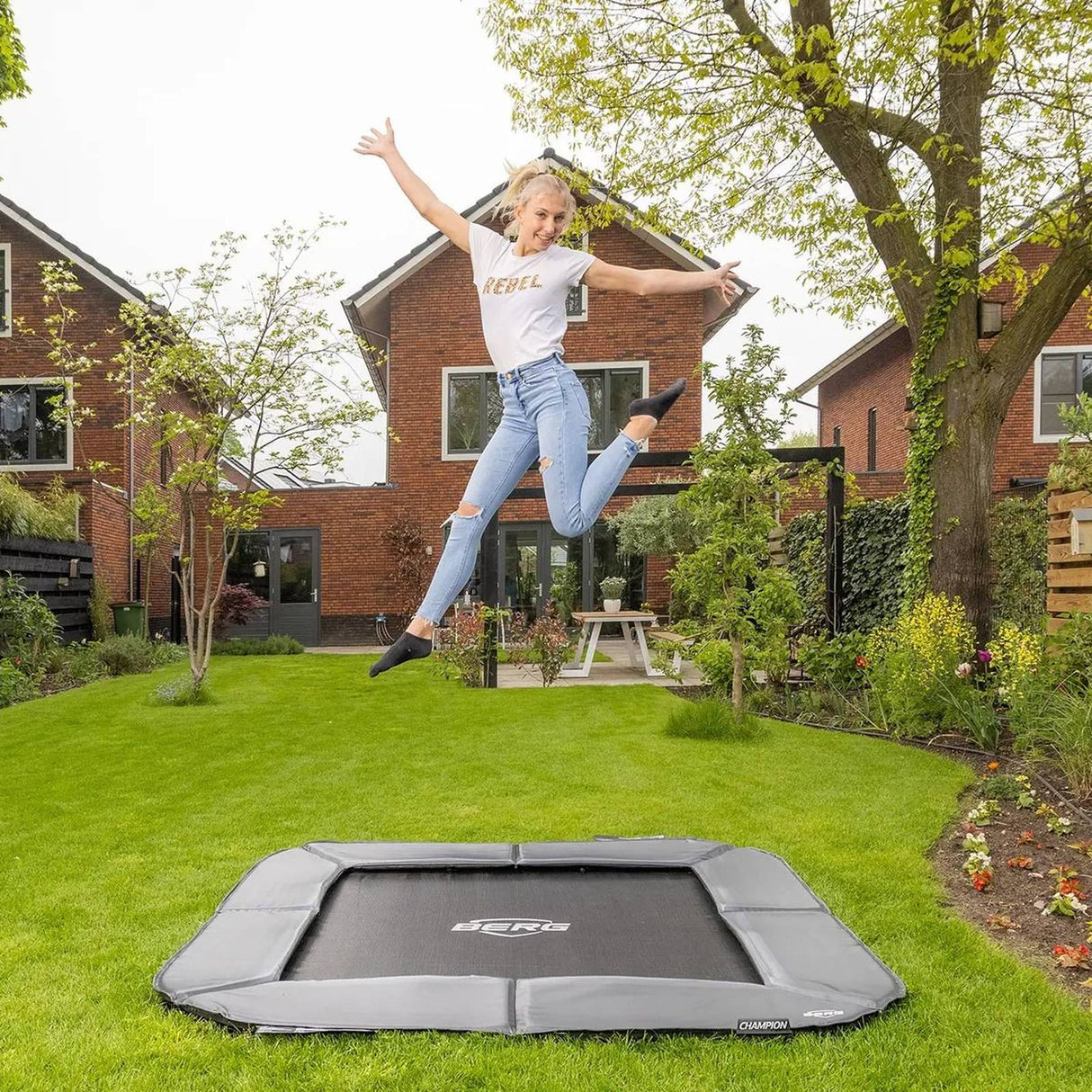 BERG SPORTS Ultim Champion FlatGround 200 Trampoline Grey