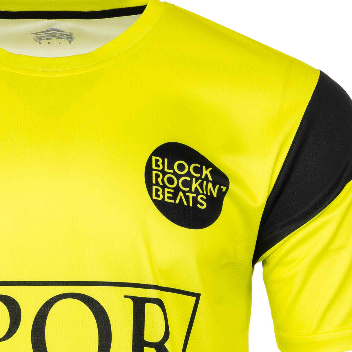 Umbro Block Rockin Beats 2025/26 Short Sleeved Football Jersey Close-Up Crest View