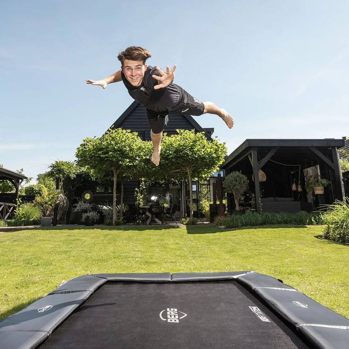 BERG SPORTS Ultim Champion FlatGround 410 Trampoline Grey