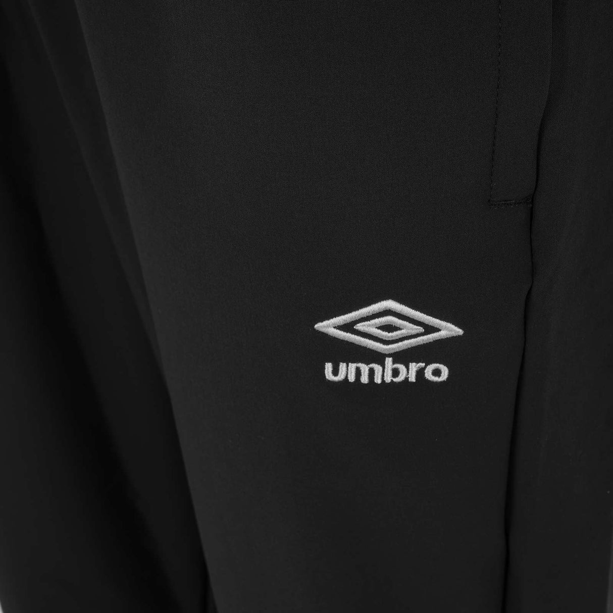 Umbro Mens Woven Training Pant