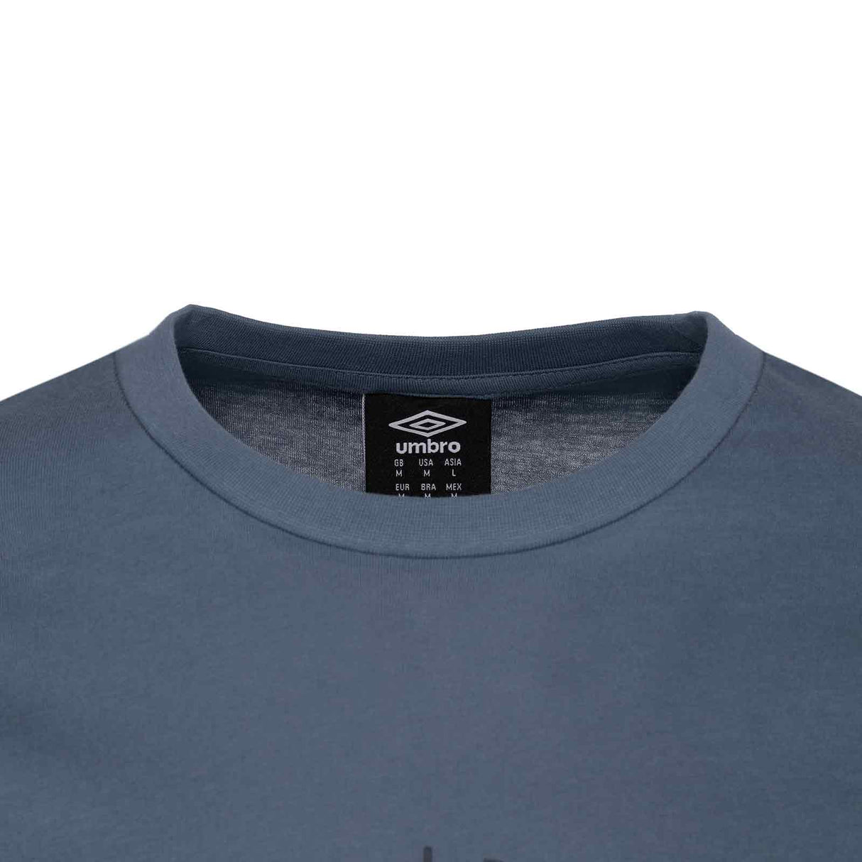 Umbro Globe Mens Short Sleeved Graphic Training T-Shirt Close-Up Neckline View