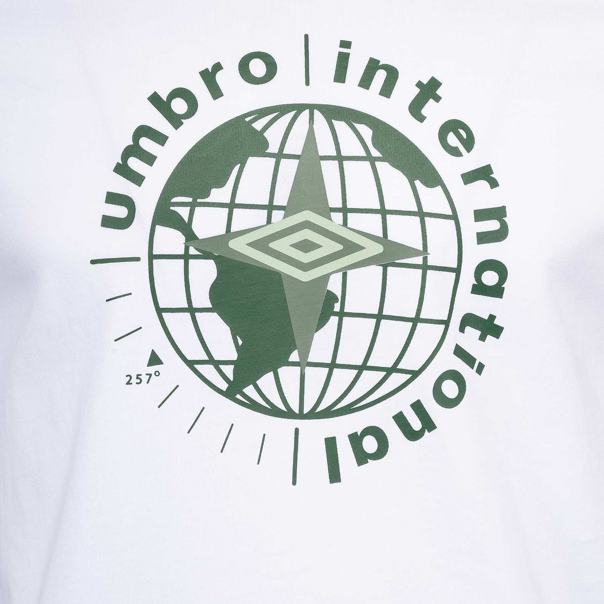Umbro Globe Mens Short Sleeved Graphic Training T-Shirt Close-Up Chest View