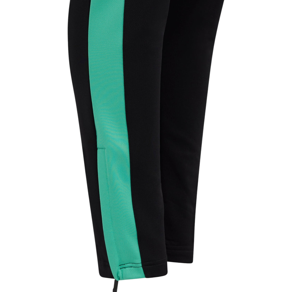Castore FAI Ireland Football 2025/26 Kids Training Pant Close-Up Ankle View