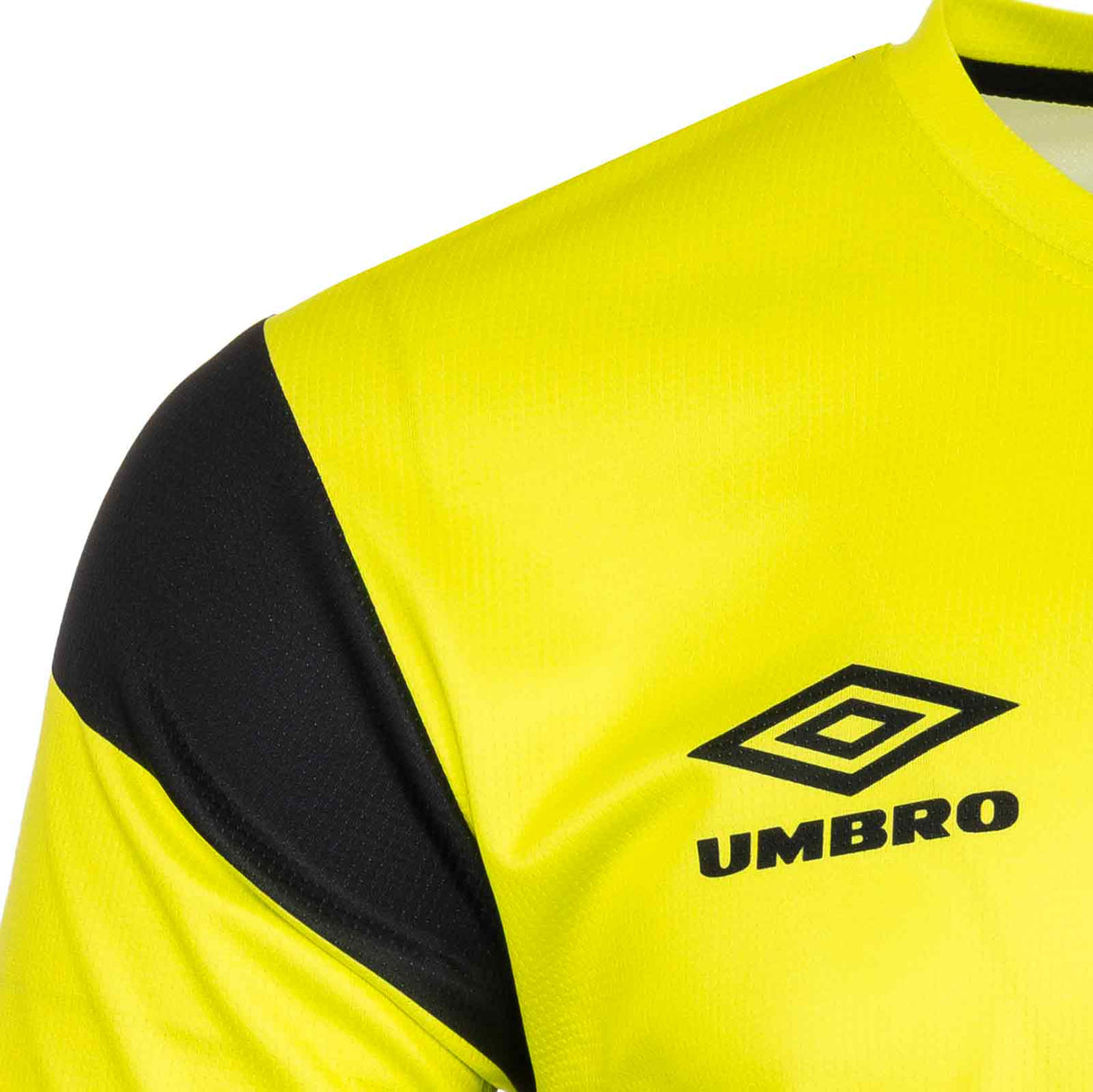 Umbro Block Rockin Beats 202526 Short Sleeved Football Jersey Close-Up Umbro Branding View