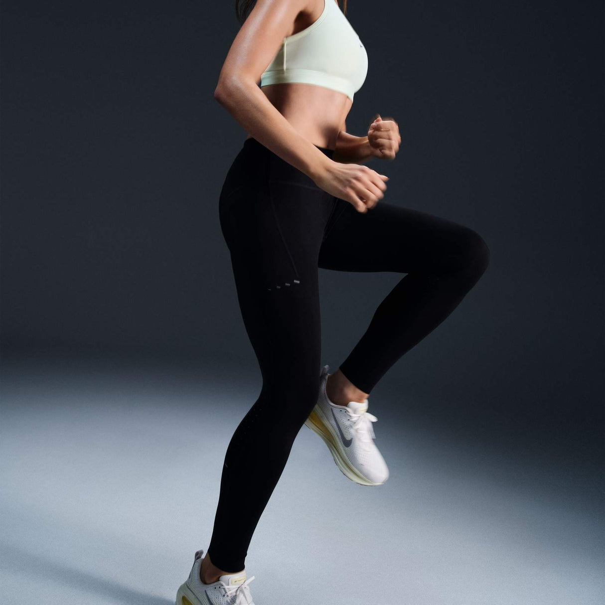 Nike Swift Womens High-Waisted 7/8 Runnings Leggings With Pockets