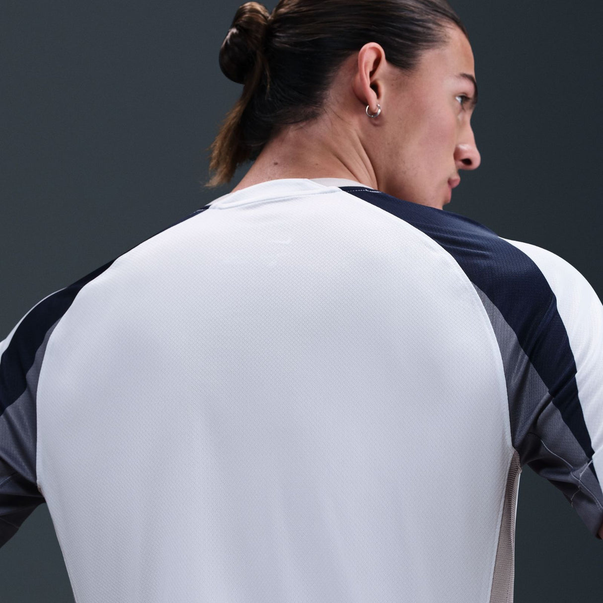 Nike Tottenham Hotspur 2025/26 Home Jersey - Close up