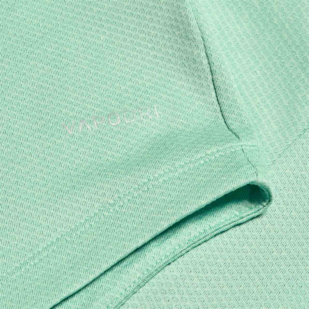 Canterbury IRFU Ireland Rugby Summer Tour 2025/26 Mens Elite Training T-Shirt Close-Up Vapodri View