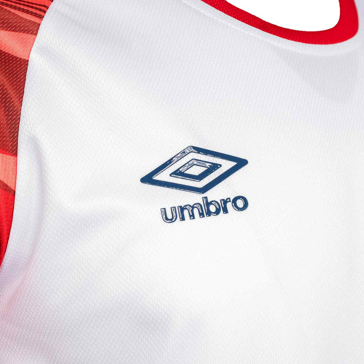 Umbro St Patricks Athletic Football Club Euro 2025 Mens Warm Up Jersey Close-Up Umbro Branding View