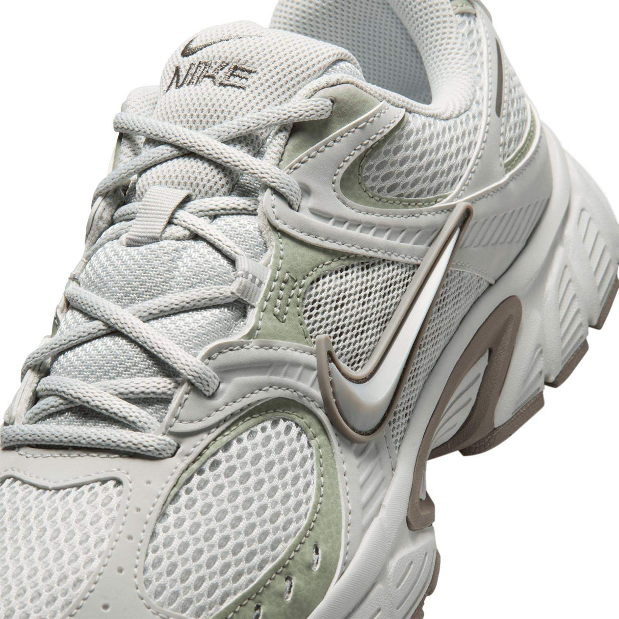 Nike V5 RNR Trainers Grey