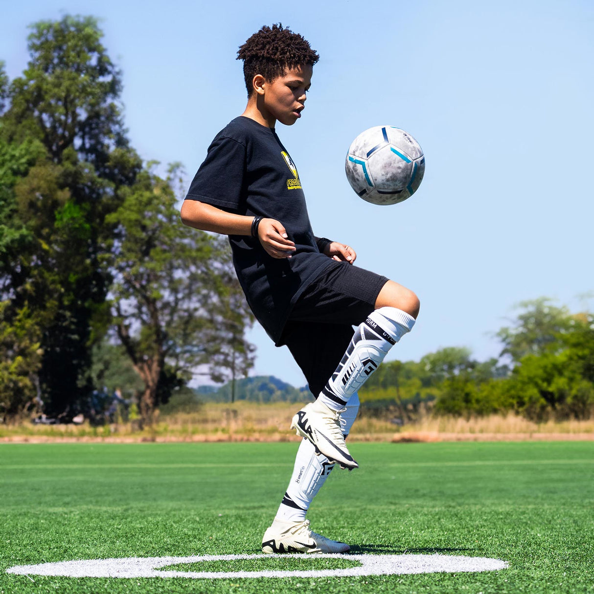 G Form Youth Pro S Vento Shin Guard Wht