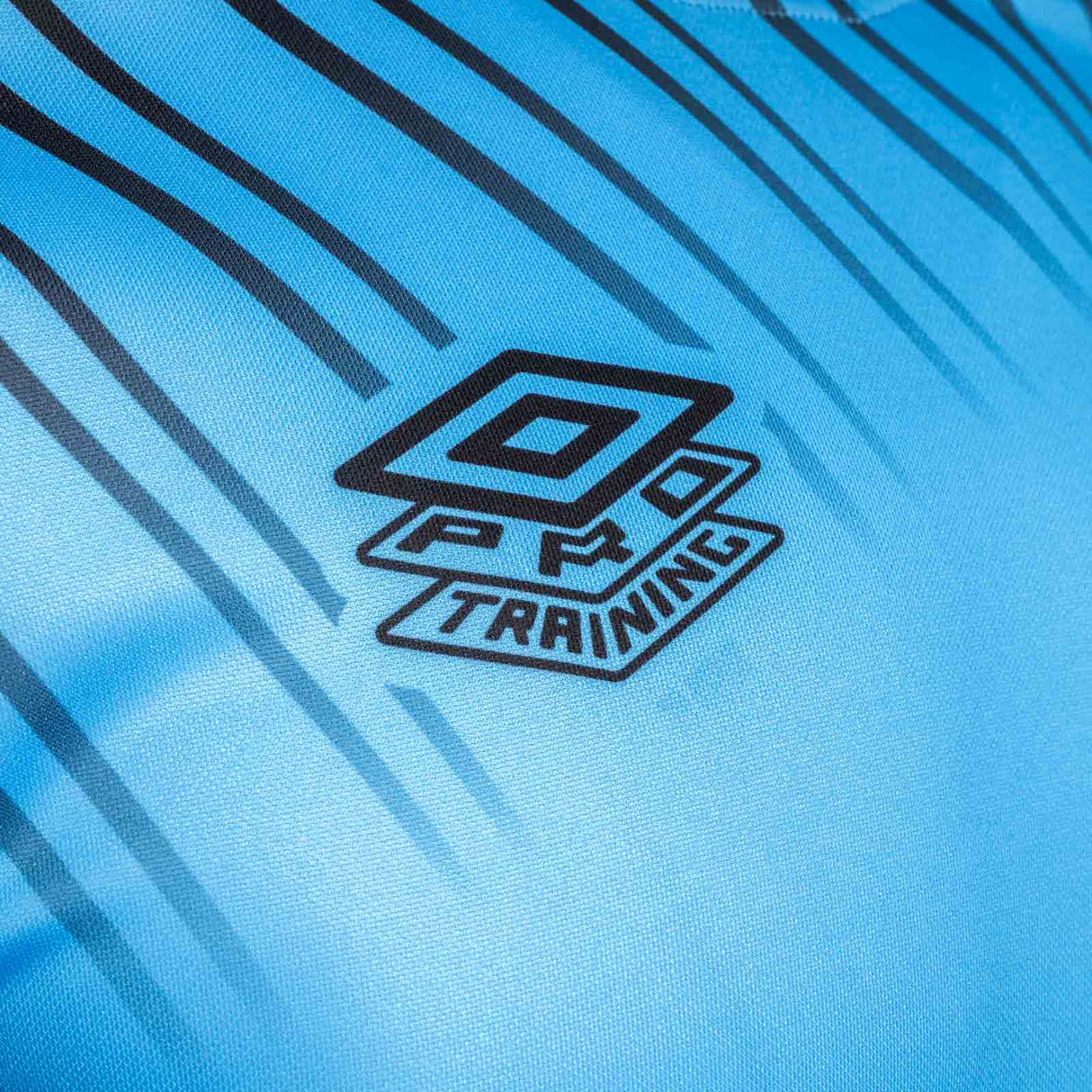 Umbro Fiji Flying Fijian Rugby 2025/26 Mens Training Jersey Close-Up Umbro Branding View