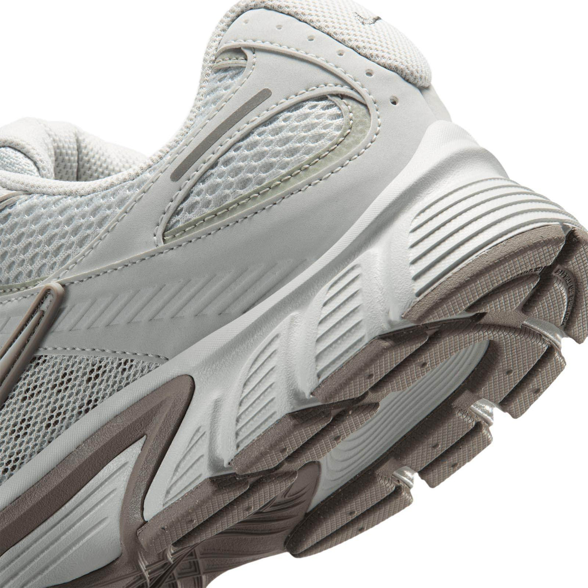 Nike V5 RNR Trainers Grey