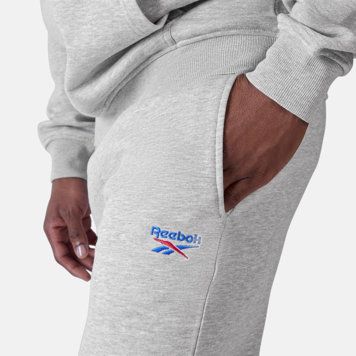 Reebok Mens ID 2-COLOUR LOGO FLEECE CUFFED JOG PANT LIGHT GREY MARL