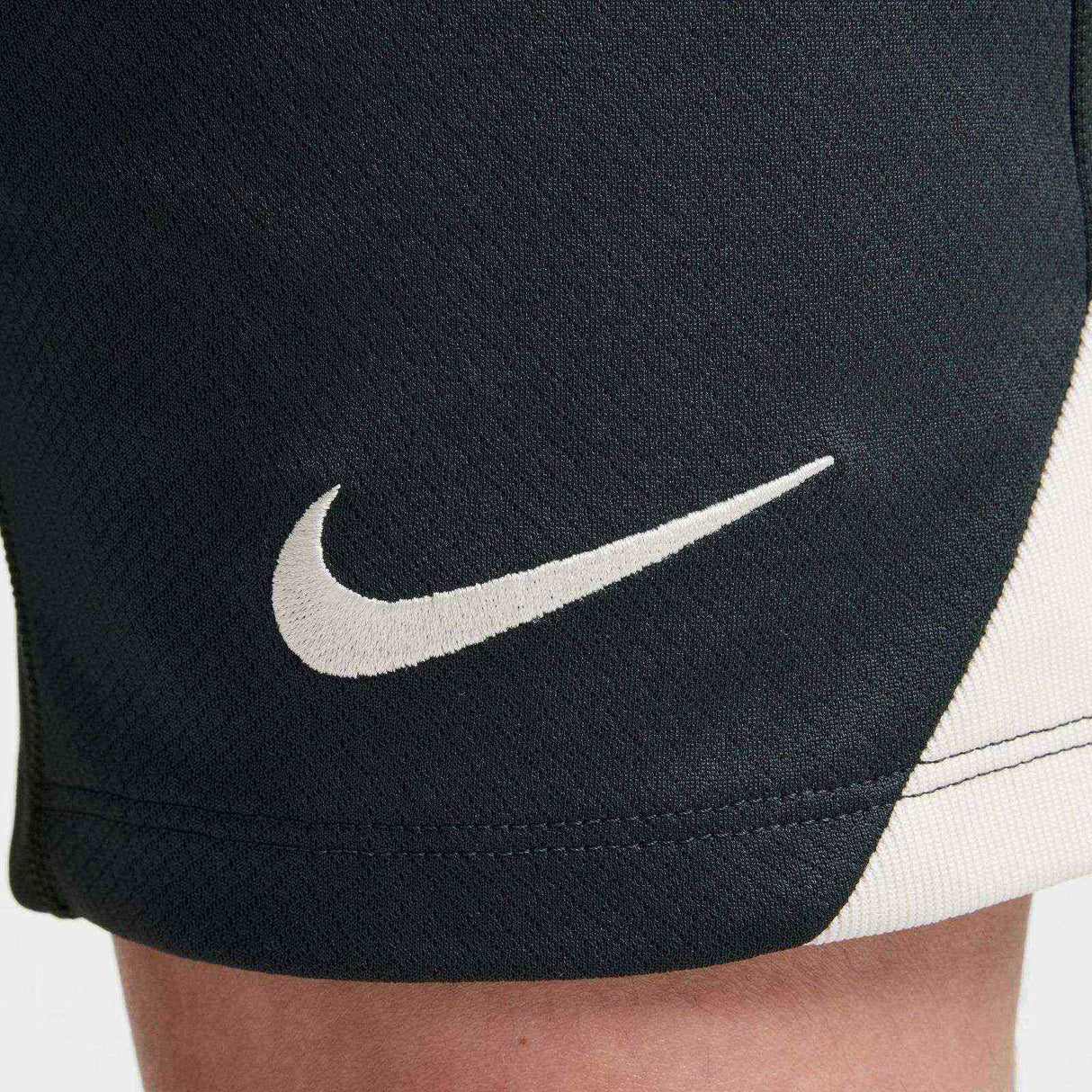 Nike Chelsea FC 2025 / 26 Kids Strike Drill Short - Nike Logo