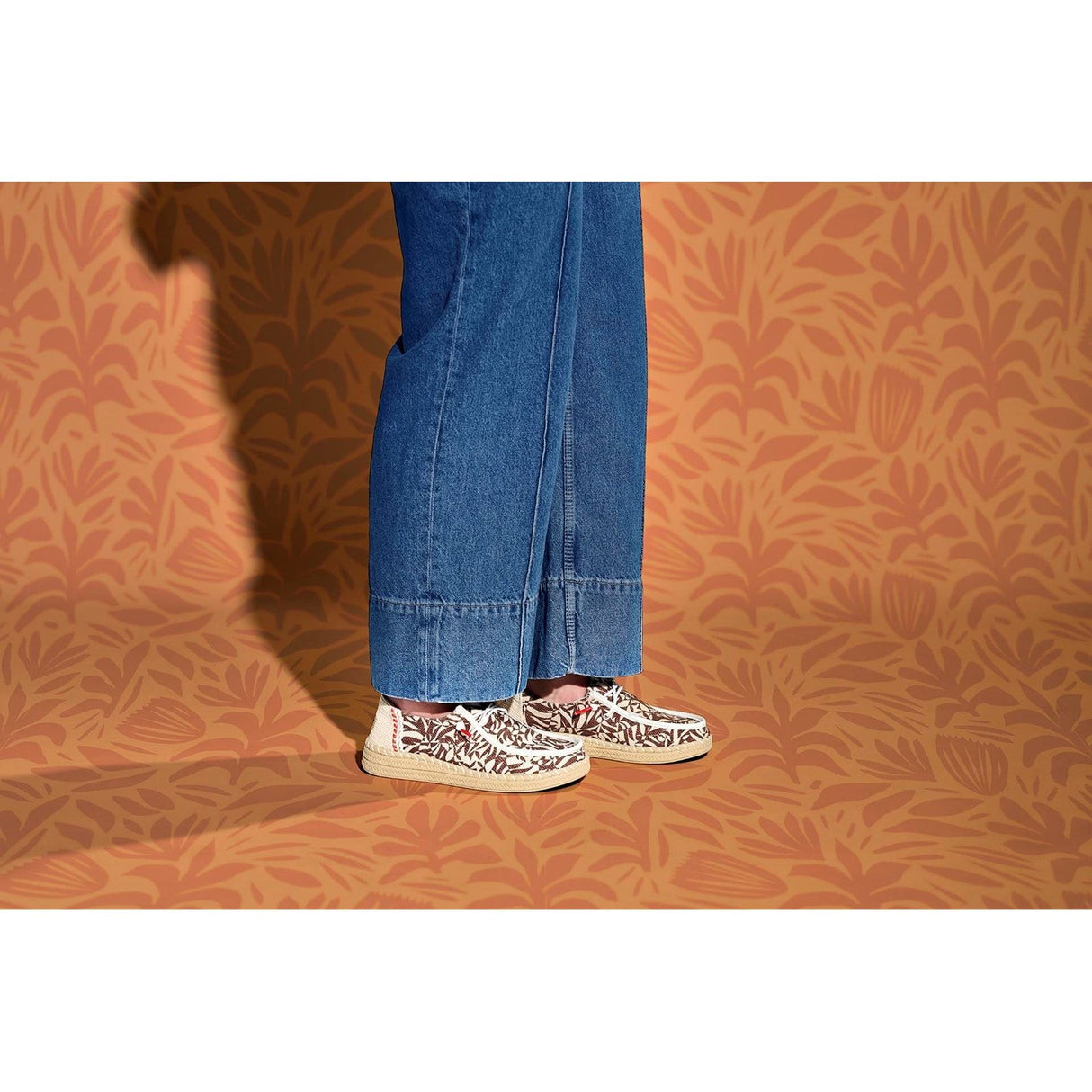 HEYDUDE Womens Wendy Espadrille Retro Palm Shoes Downtown Brown/Egret