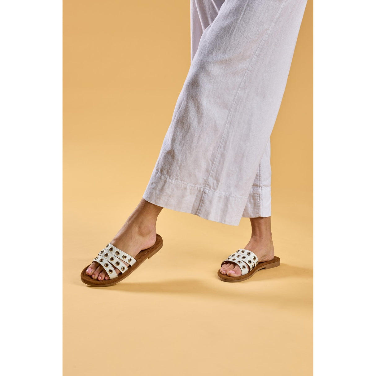 Hush Puppies Womens Taylor Stud Mule White