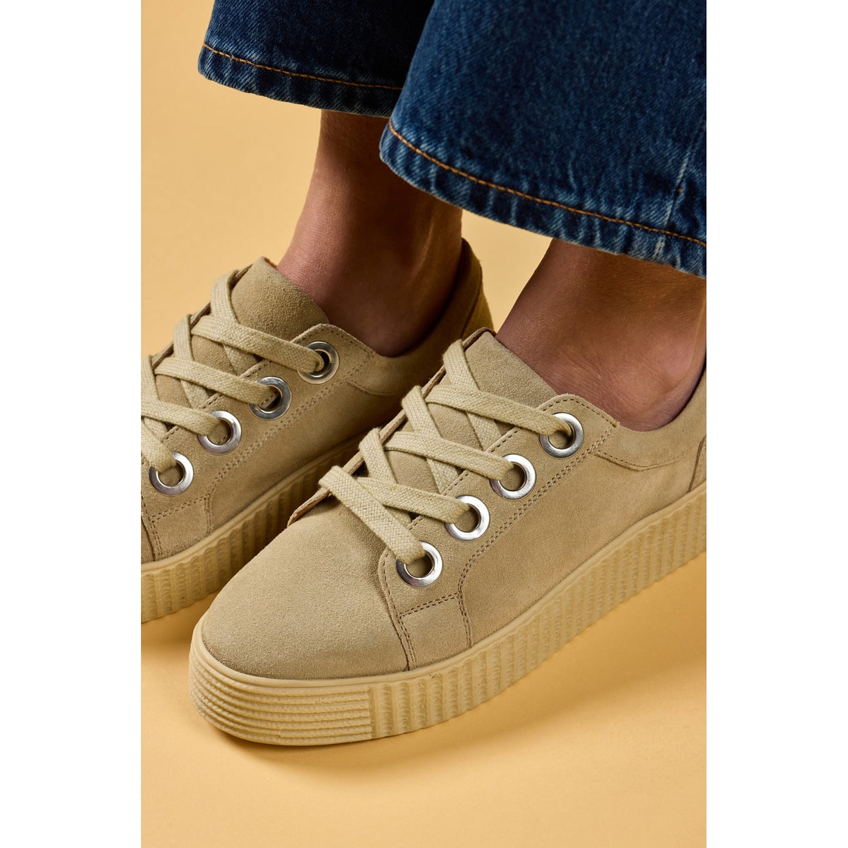 Hush Puppies Womens Tamsin Suede Trainer Taupe