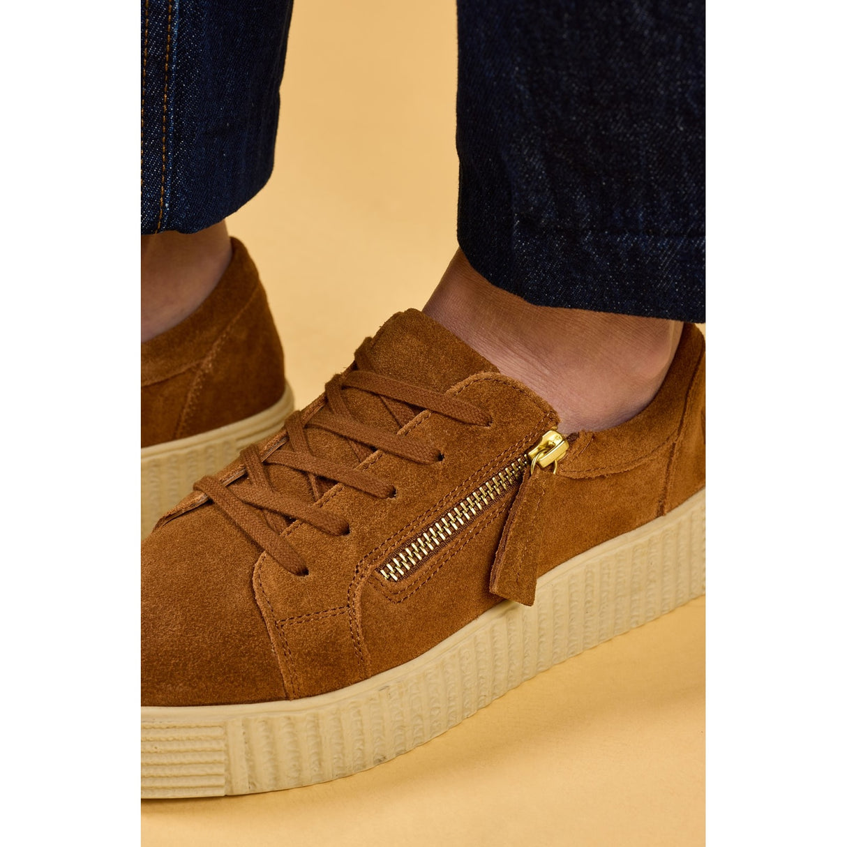 Hush Puppies Womens Tara Suede Trainer Tan