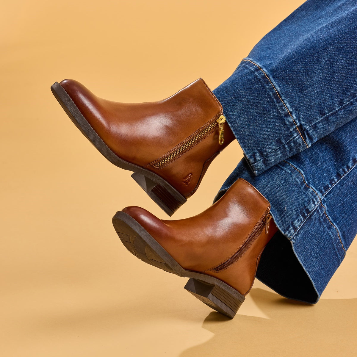 Hush Puppies Womens Perry Zip Boot TAN