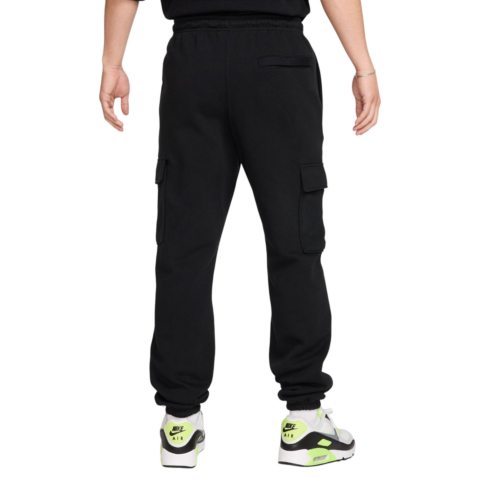 nike club cuffed cargo sweatpants in black