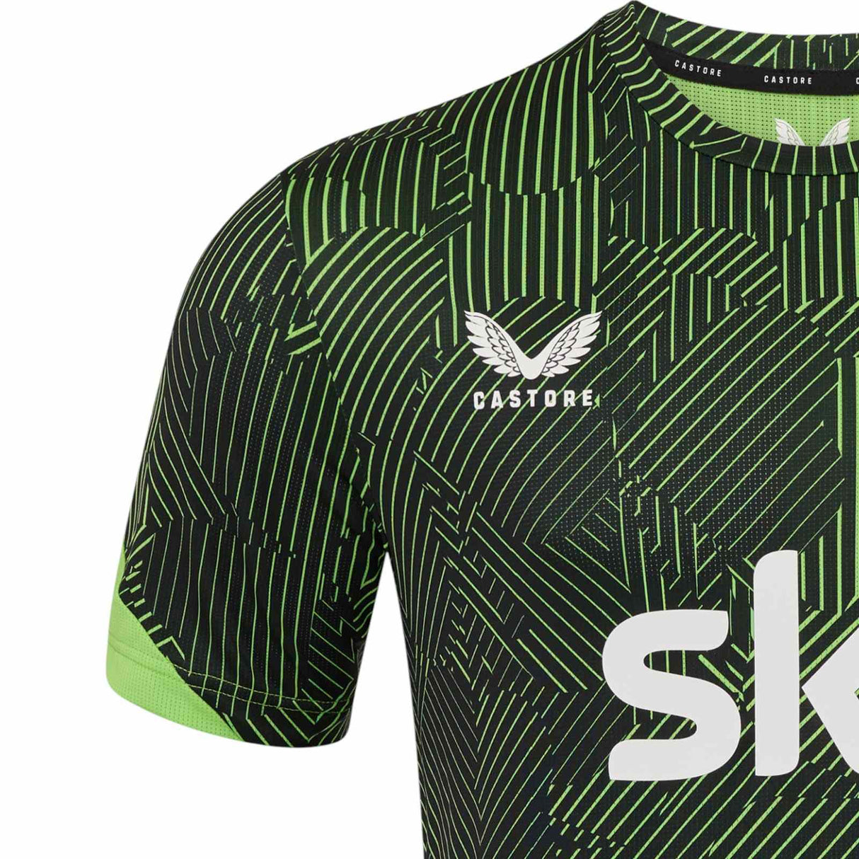 Castore FAI Ireland Football 2025/26 Kids Pre-Match Close-Up Castore Branding View