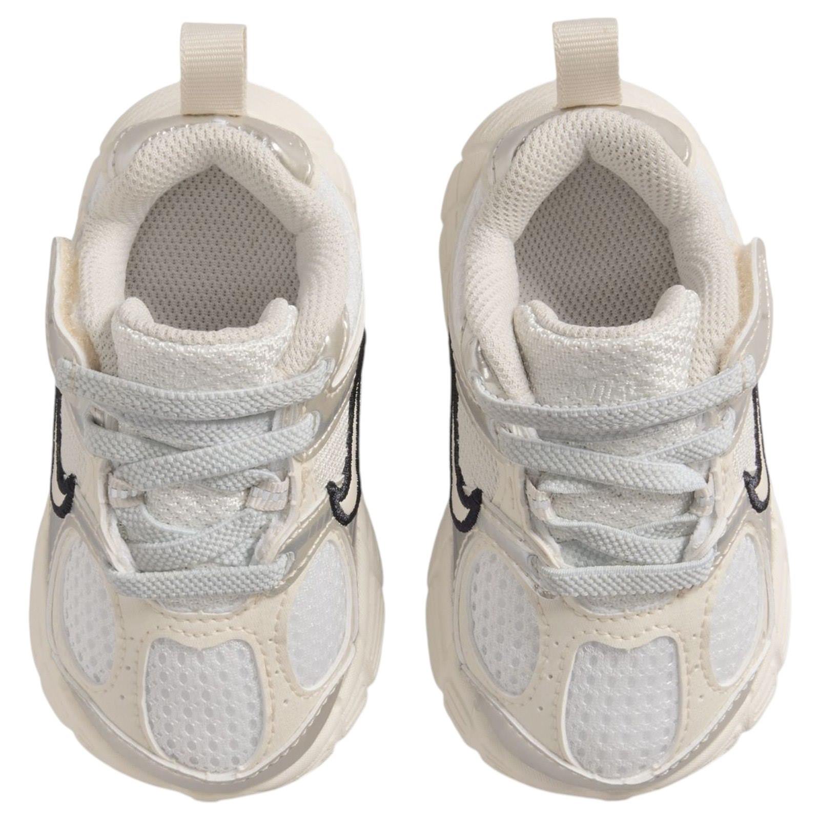 white nike infant shoes