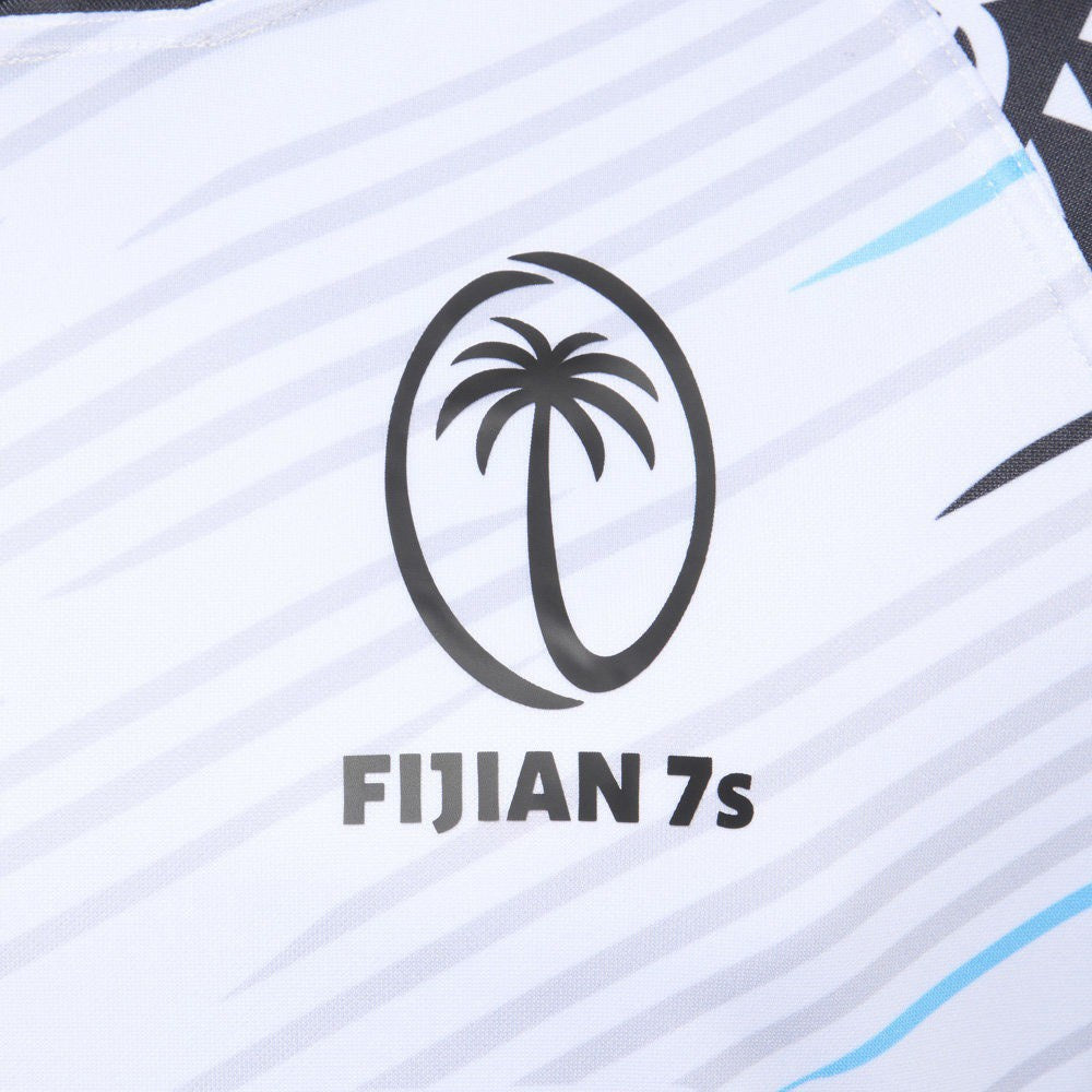 Umbro Fiji 7s Rugby 2025/26 Short Sleeved Home Replica Jersey Close-Up Team Crest View