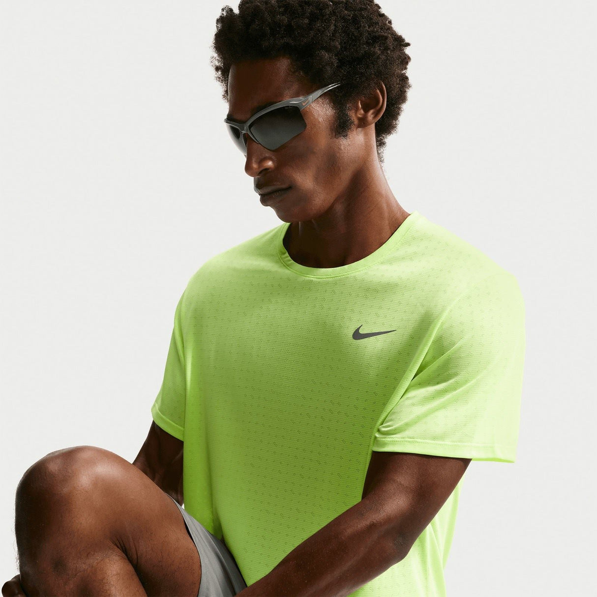 Nike Mens DF BREATHE MILER SS TOP Yellow