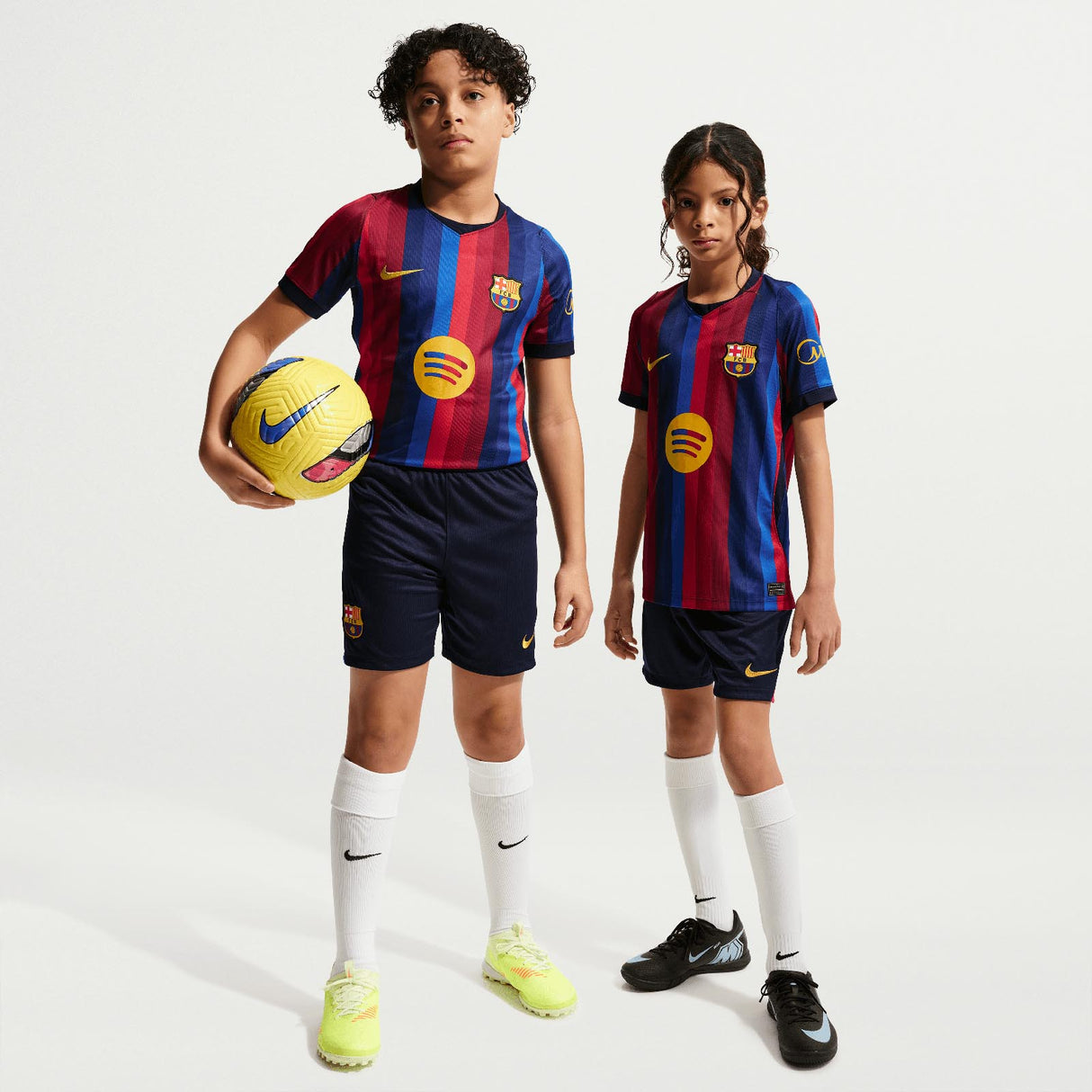 Nike FC Barcelona 2026/27 Stadium Home Kids Dri-FIT Soccer Replica Shorts