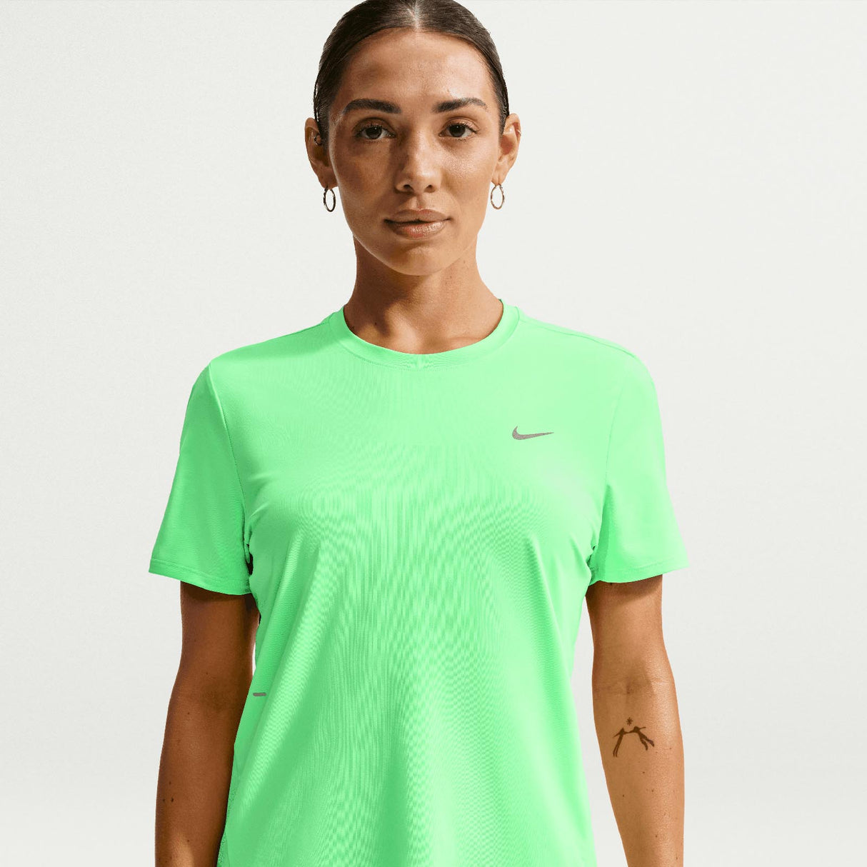 Nike W Swift DF SS Tee Standard Green