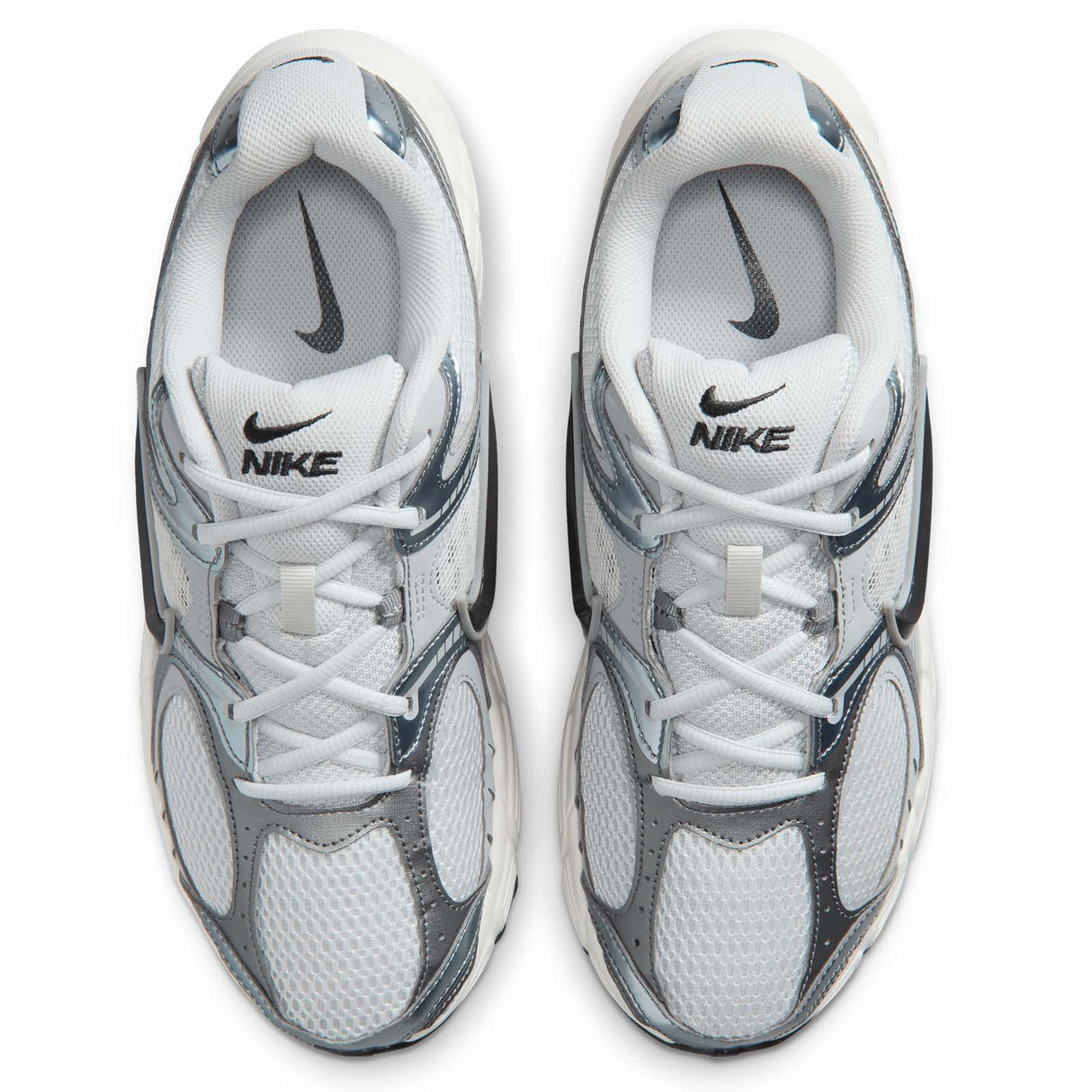 Nike V5 RNR Trainers Grey