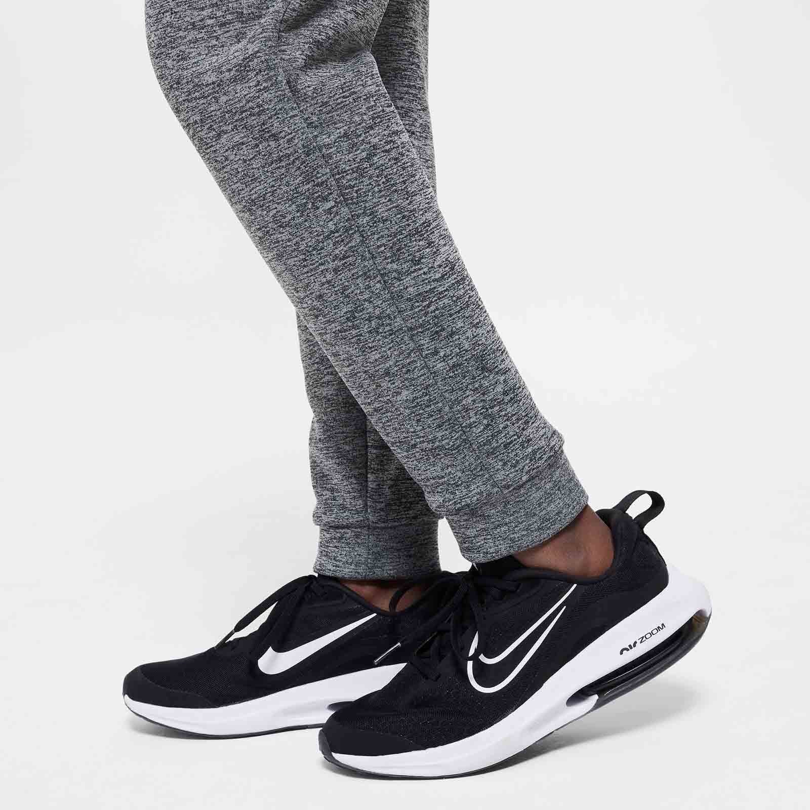 nike joggers therma