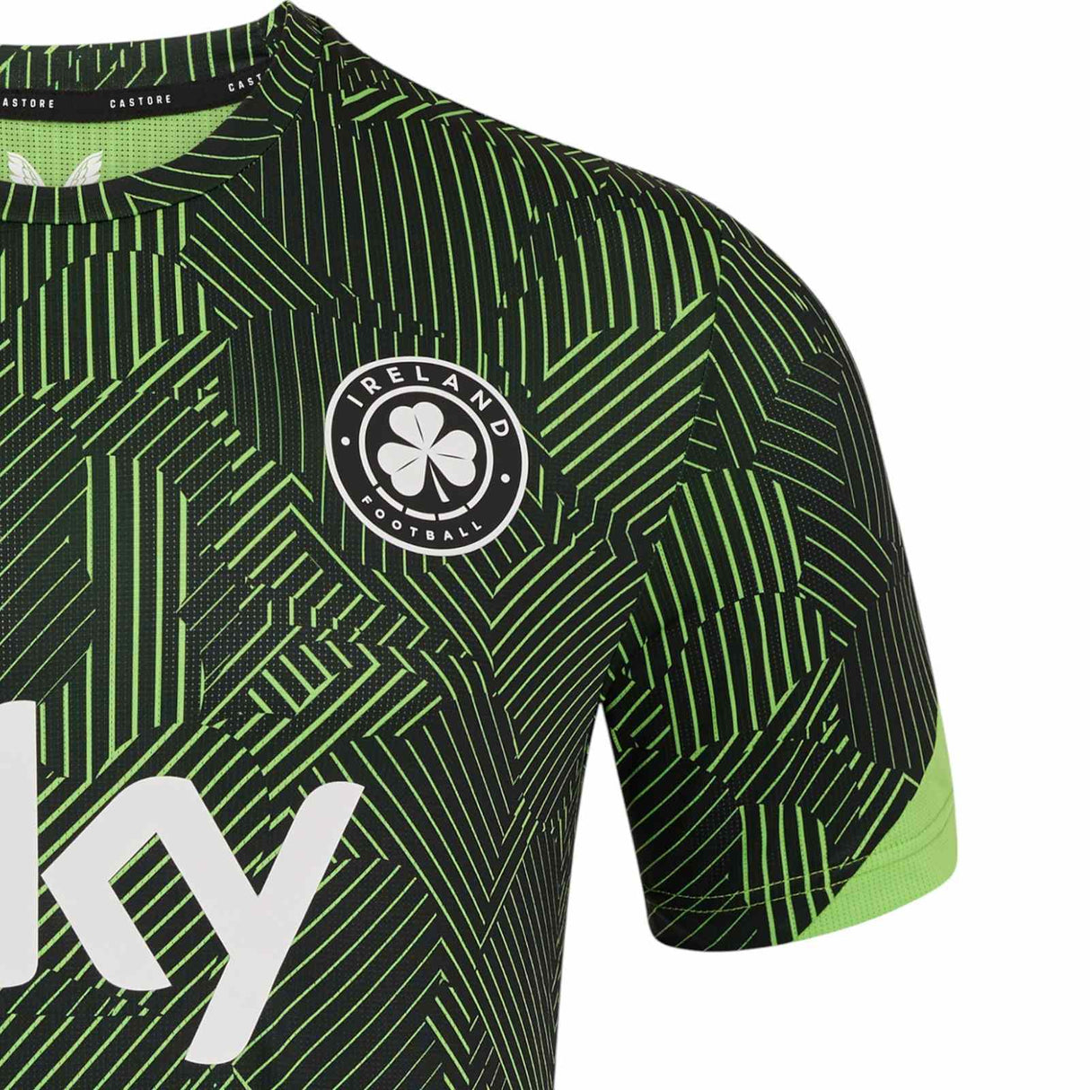 Castore FAI Ireland Football 2025/26 Kids Pre-Match Close-Up Ireland Football Logo View
