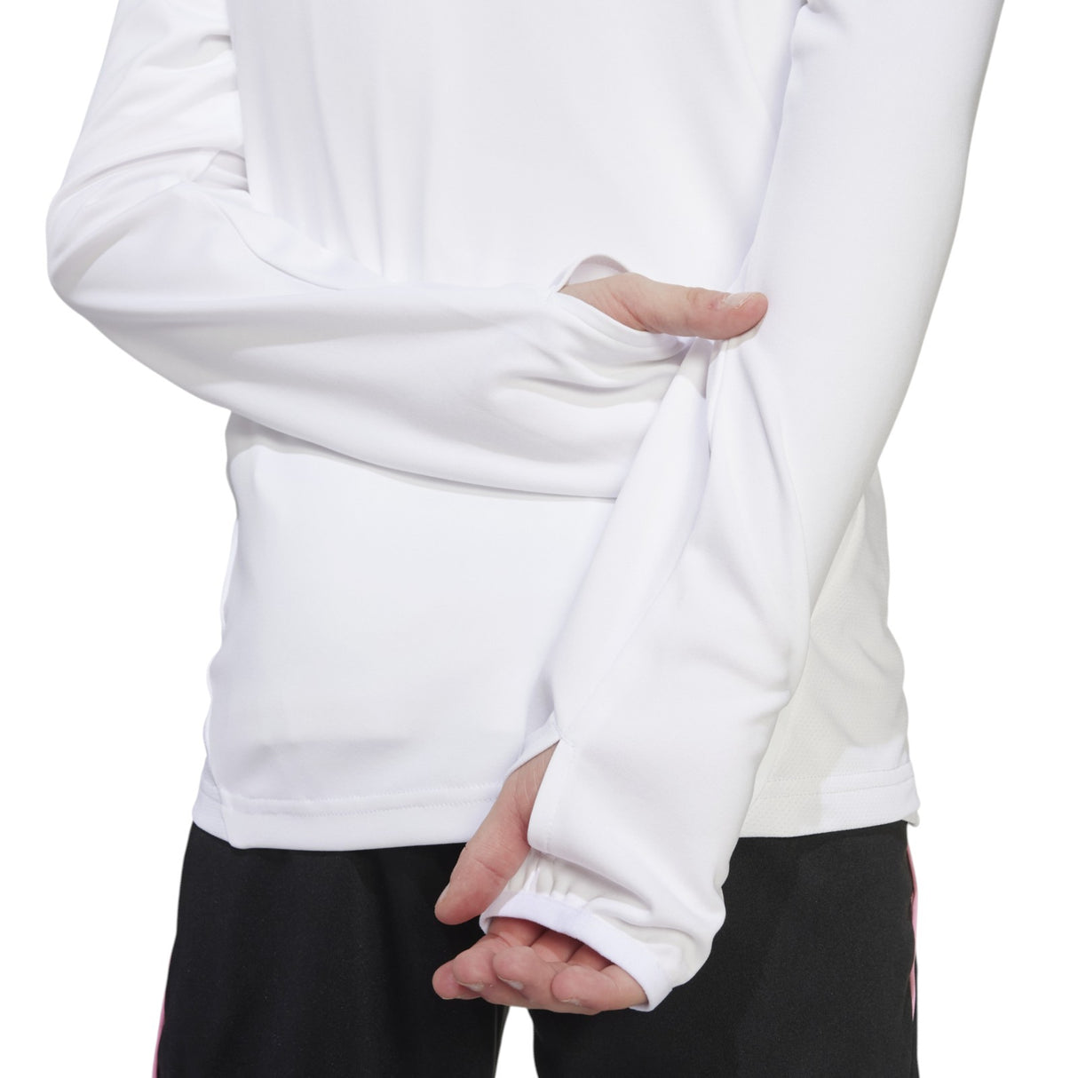 adidas Juventus Football Kids 2025/26 Half-Zip Training Top Model Close-Up Thumbholes View