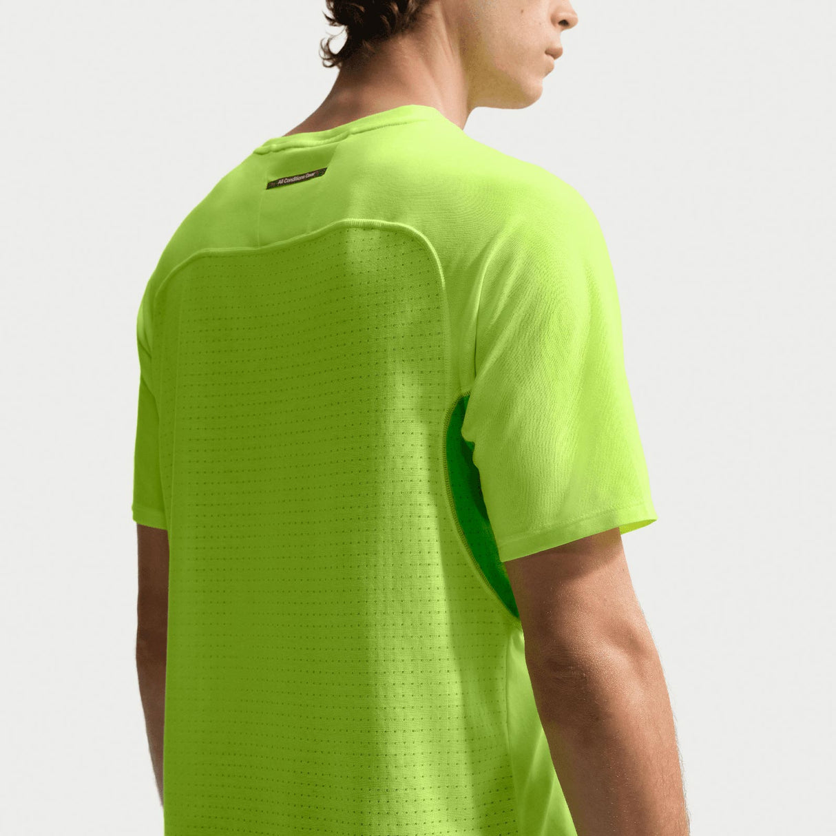 Nike M ACG DFADV SOLAR CHASE SS Yellow
