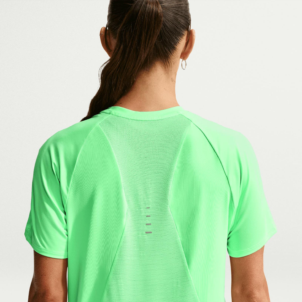 Nike W Swift DF SS Tee Standard Green