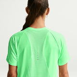 Nike W Swift DF SS Tee Standard Green