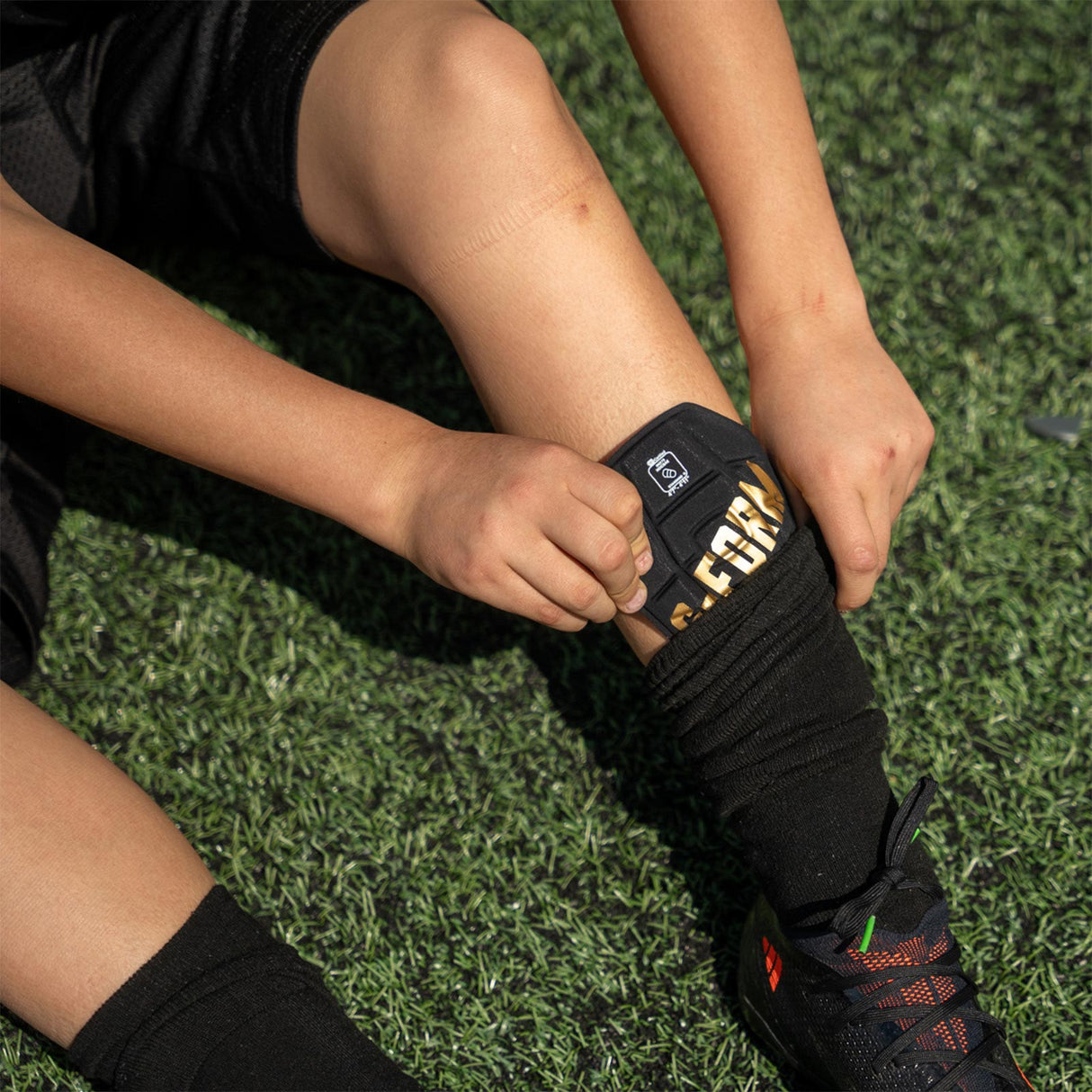 G Form Pro S Blade Shin Guard Blk/Gld