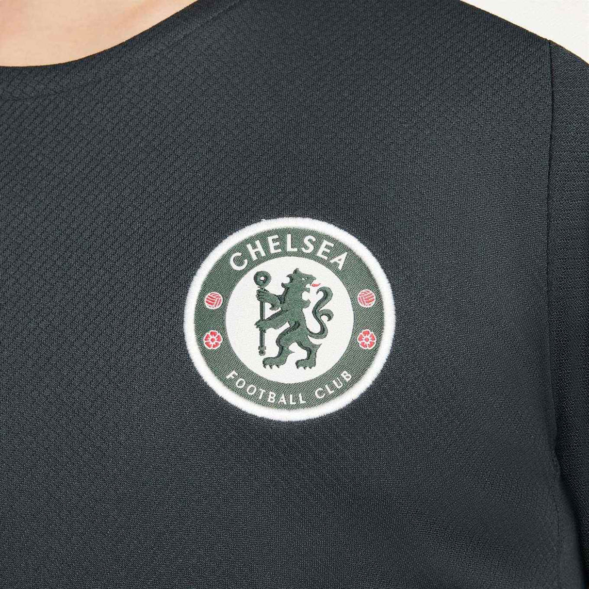 Nike Chelsea Football Club 2025/26 Kids Strike Drill T-Shirt - Chelsea FC Crest