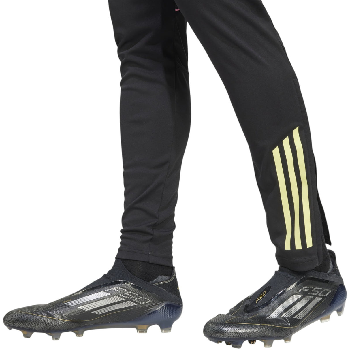 adidas Juventus Football Adults 2025/26 Training Pant Model Close-Up Ankle View