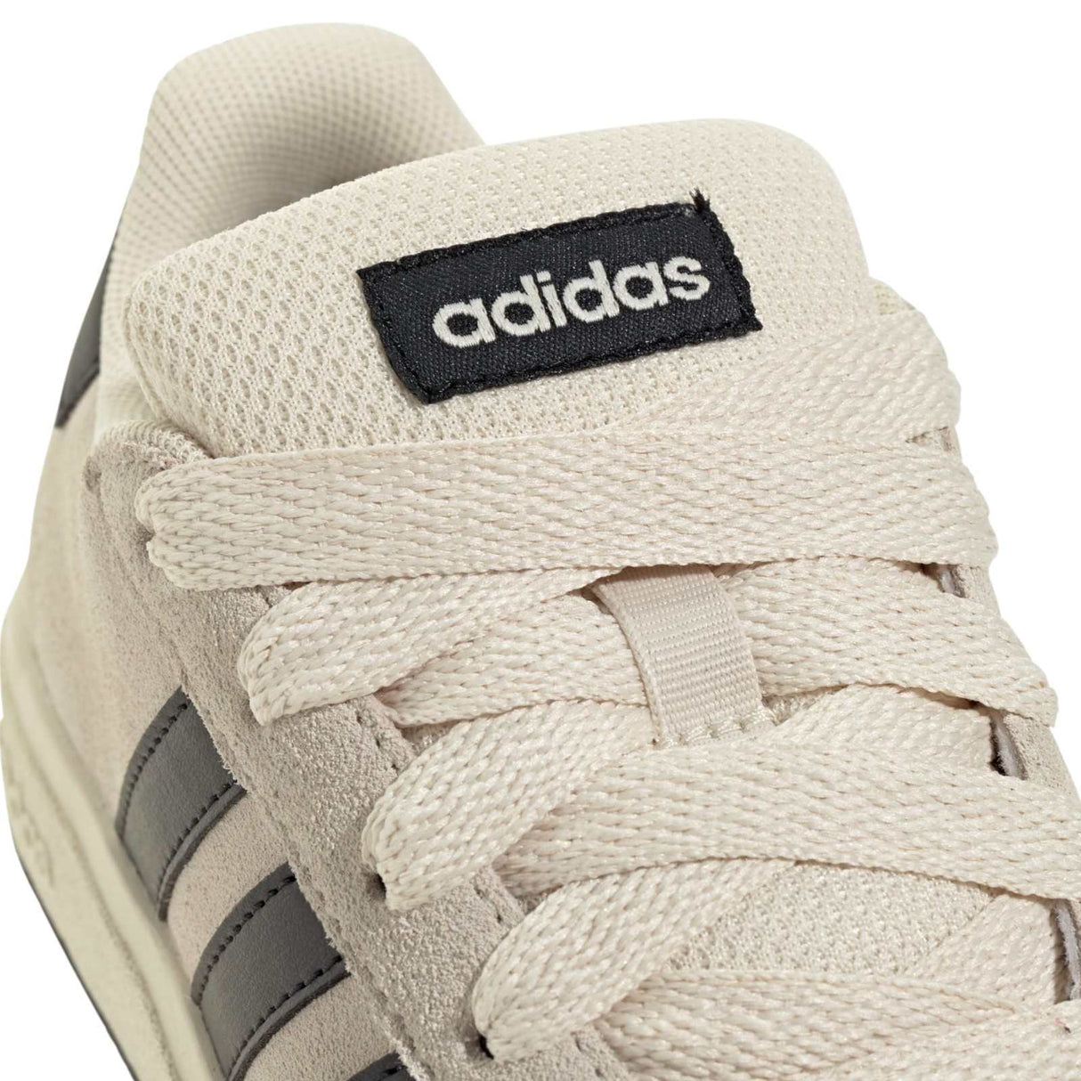 adidas Grand Court 00s Kids Regular-Fit Shoes Close-Up Laces View 