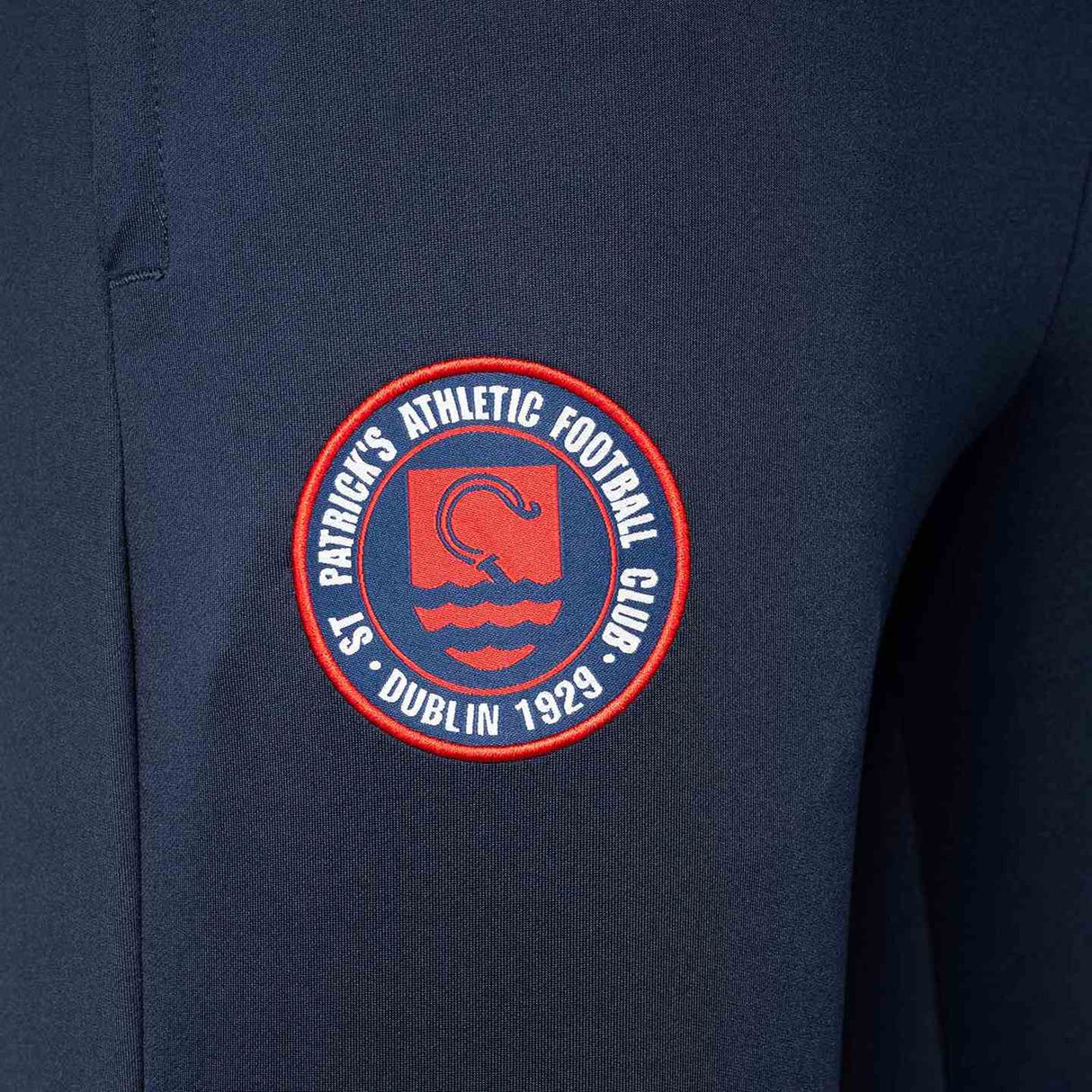 Umbro St Patricks Athletic Football Club Euro 2025 Kids Pant Close-Up Crest View