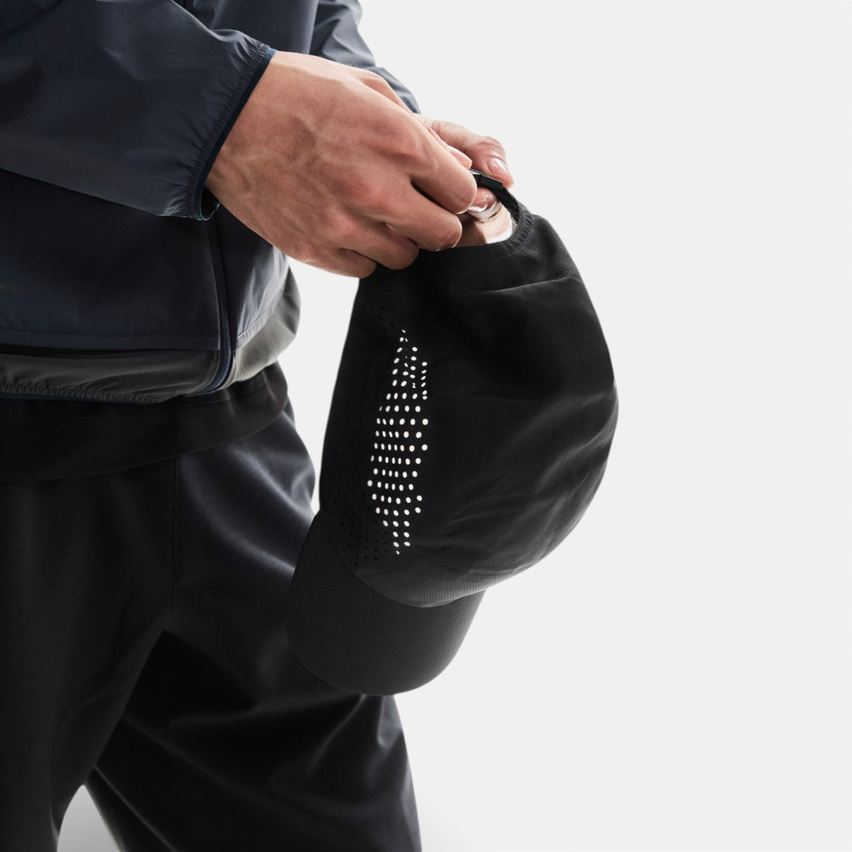 ON LIGHTWEIGHT RUNNING CAP BLACK