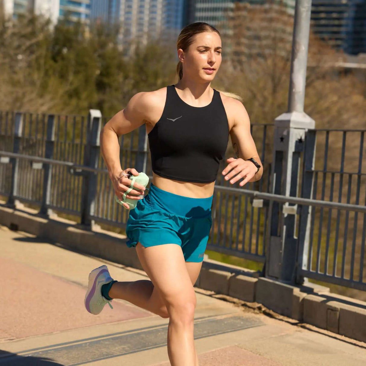 HOKA ELARO WMS CROP BRA Black