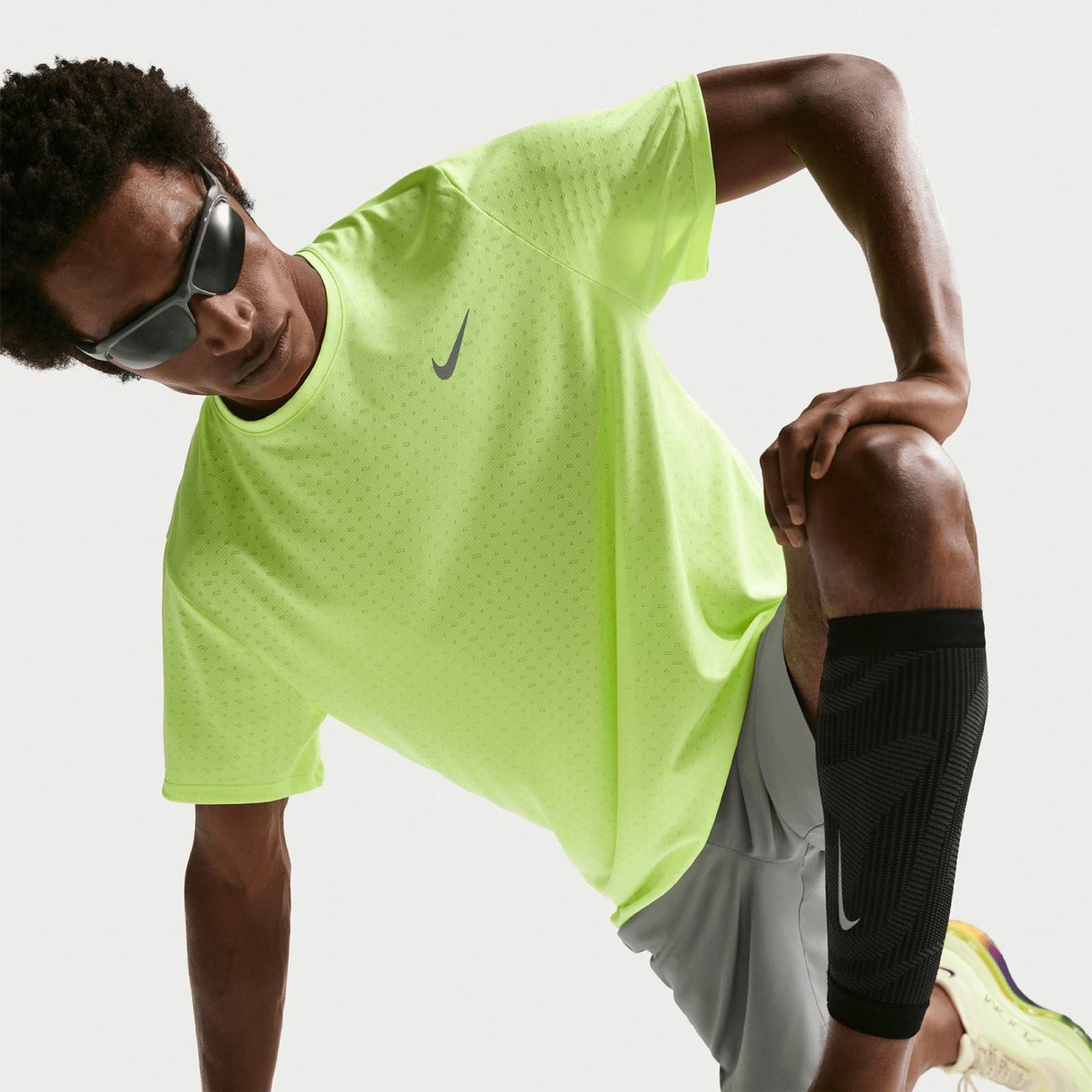 Nike Mens DF BREATHE MILER SS TOP Yellow
