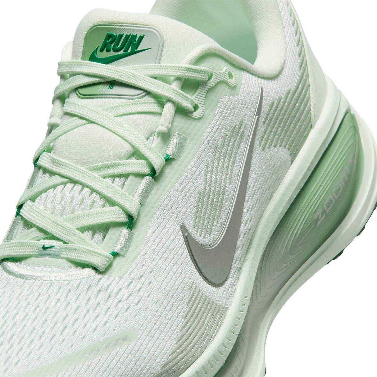 NIKE Vomero 18 Womens  Green