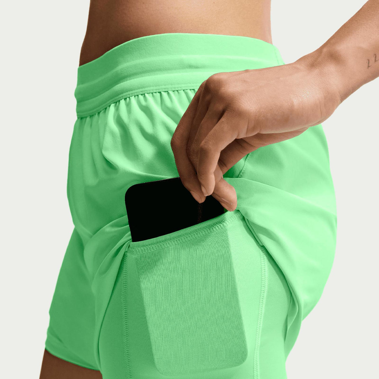 Nike W Swift DF MR 2N1 Shorts Green